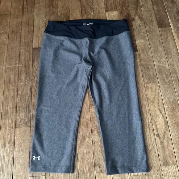 Under Armour Black & Gray Print Heat Gear Cropped Compression Leggings Size M - Picture 1 of 9